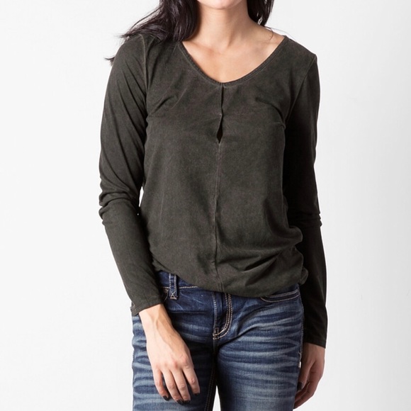BKE Tops - NWT BKE Red Distressed Top L